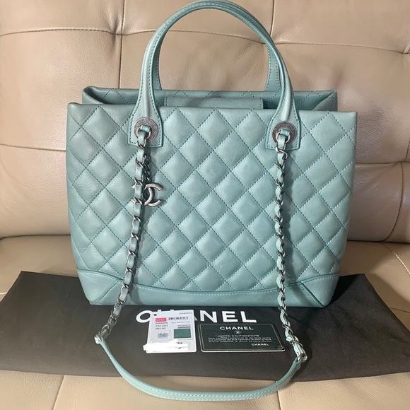 CHANEL Handbags - Chanel quilted shopping tote like new